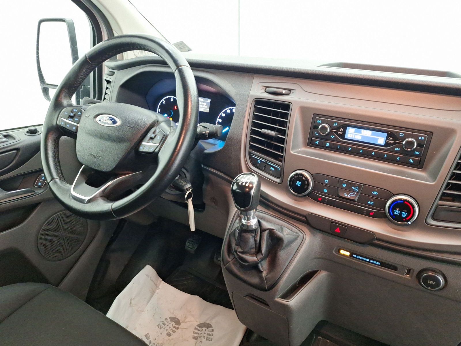 Fahrzeugabbildung Ford Transit Custom DOKA Kasten 300 L1 Trend 6-Sitzer