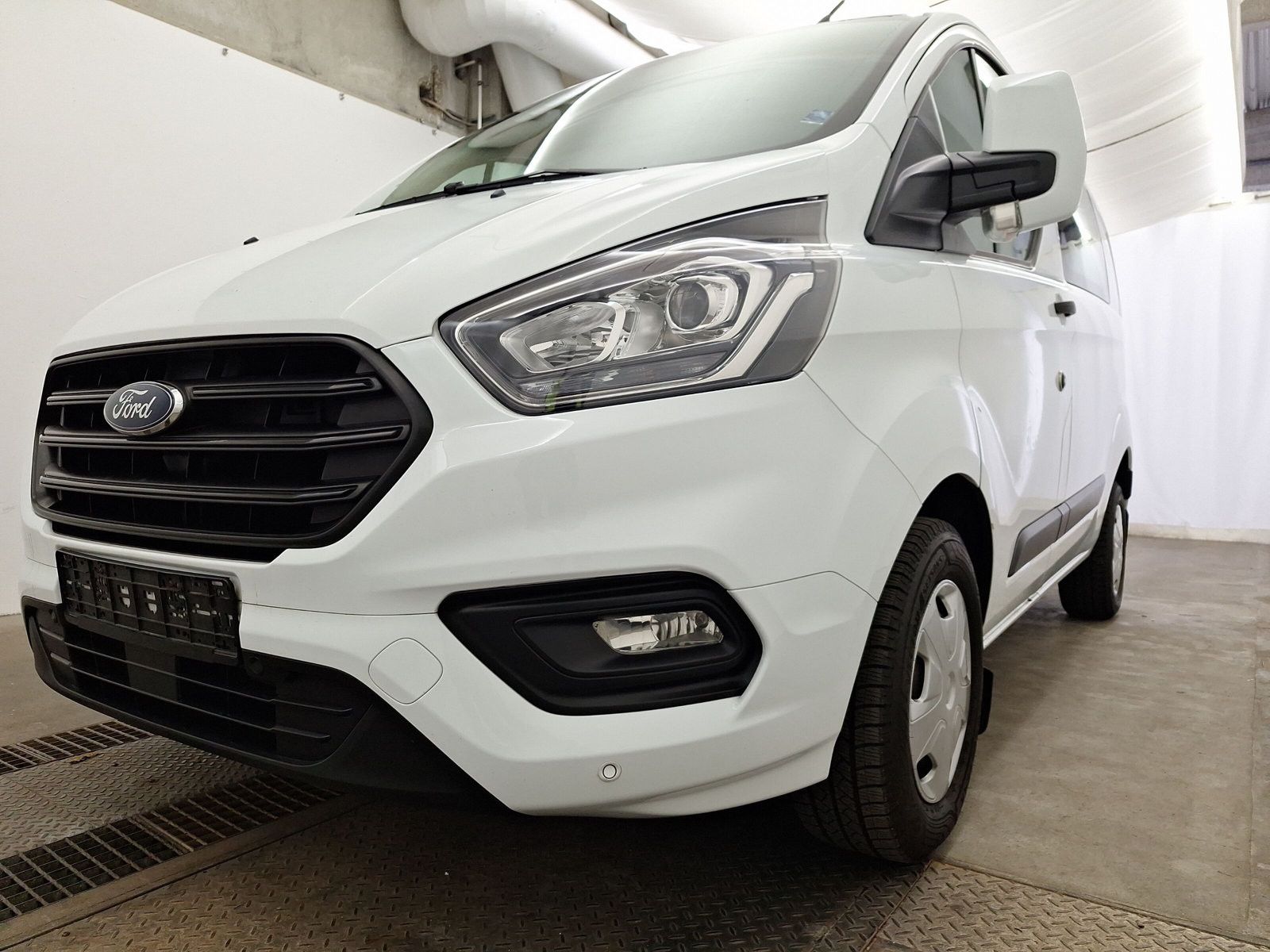 Fahrzeugabbildung Ford Transit Custom DOKA Kasten 300 L1 Trend 6-Sitzer