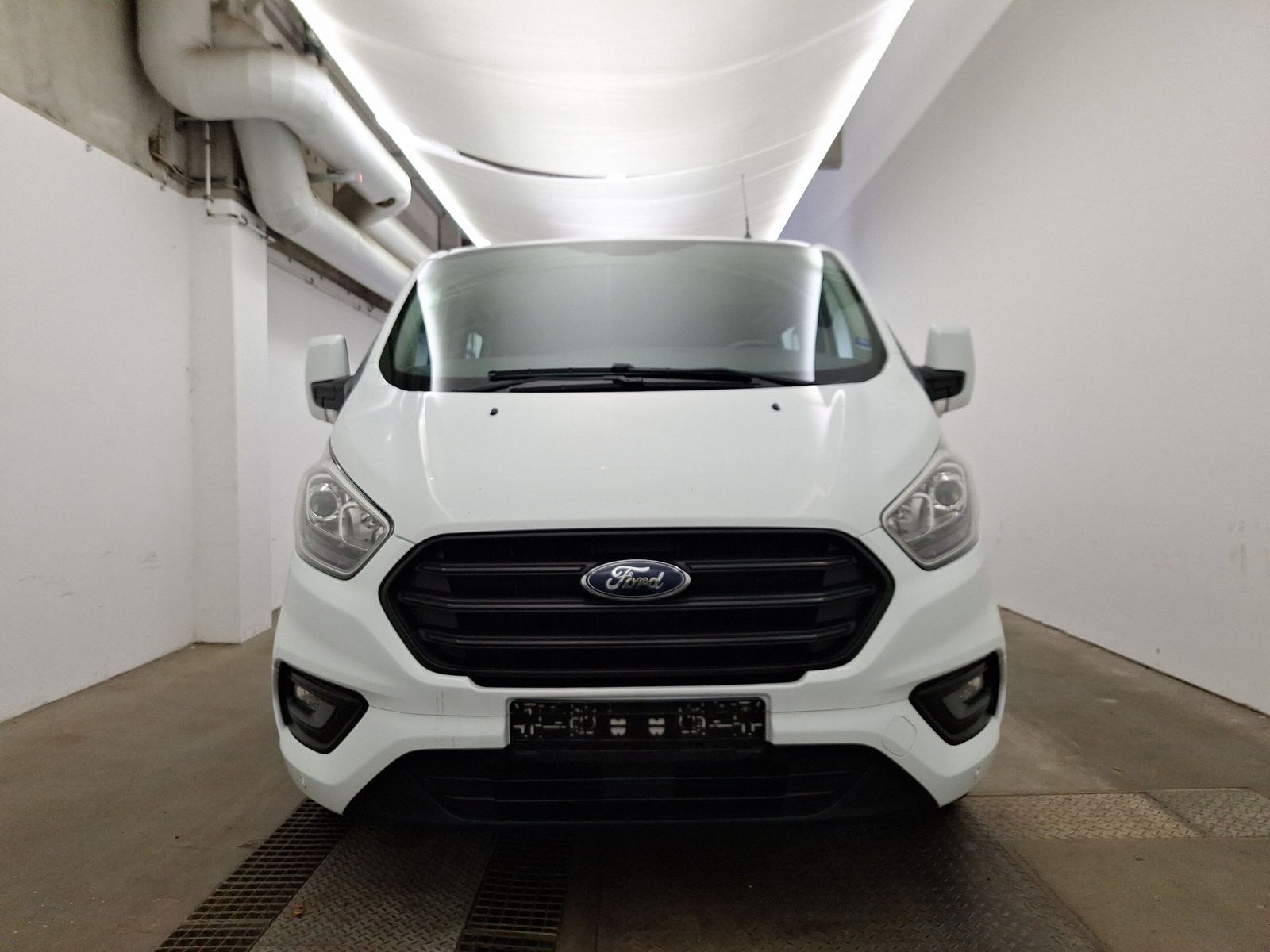 Fahrzeugabbildung Ford Transit Custom DOKA Kasten 300 L1 Trend 6-Sitzer