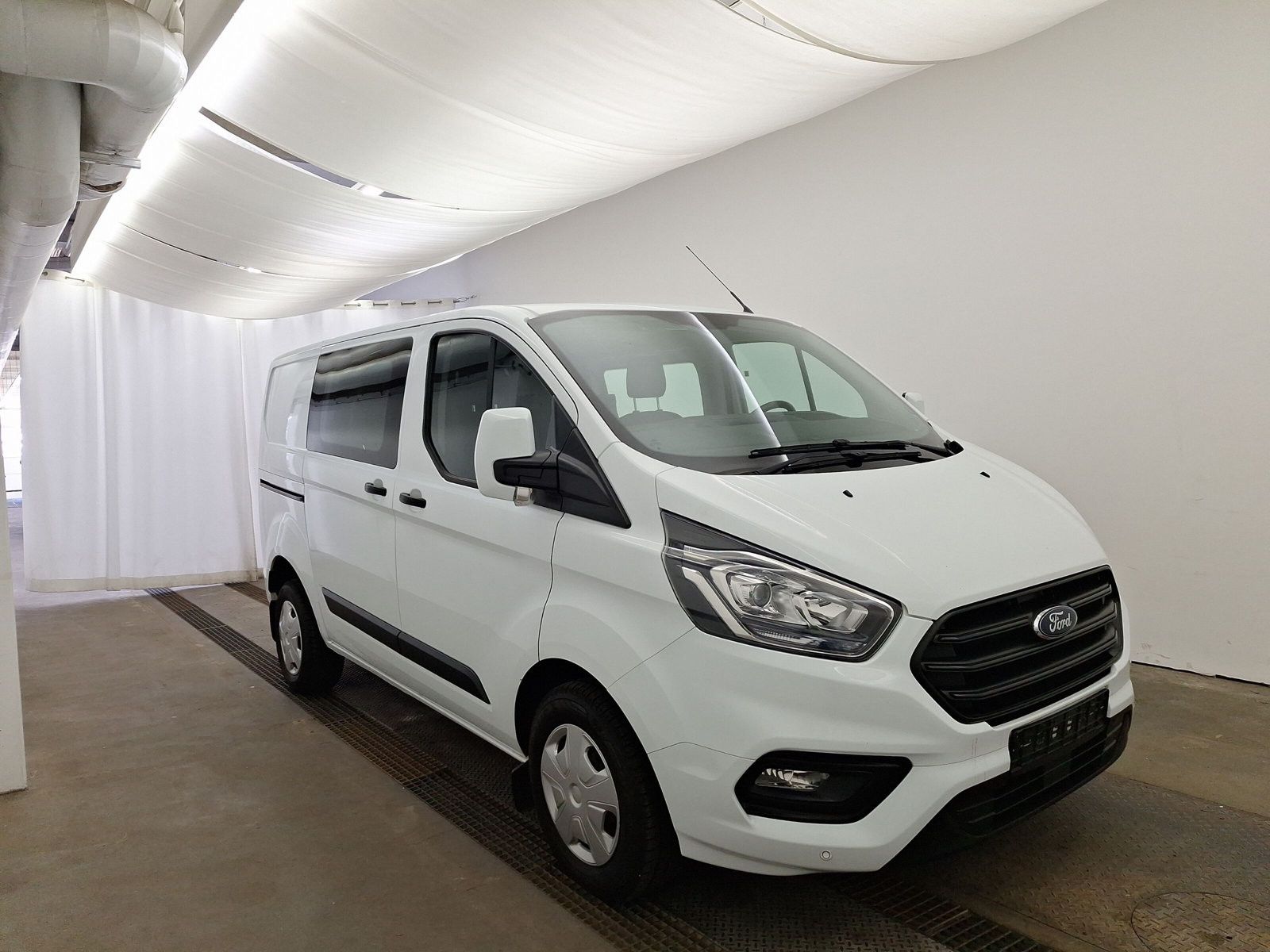 Fahrzeugabbildung Ford Transit Custom DOKA Kasten 300 L1 Trend 6-Sitzer