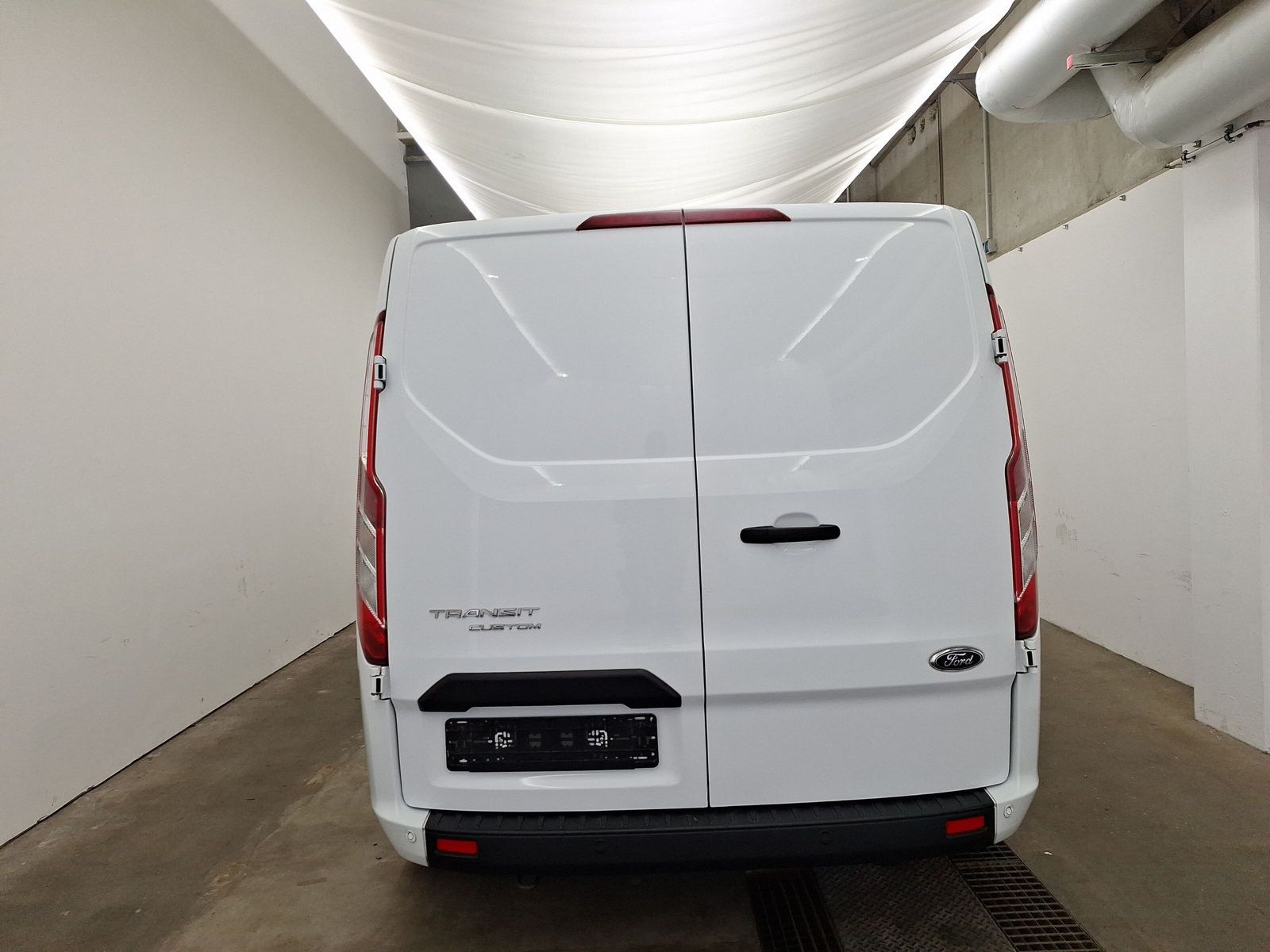 Fahrzeugabbildung Ford Transit Custom DOKA Kasten 300 L1 Trend 6-Sitzer
