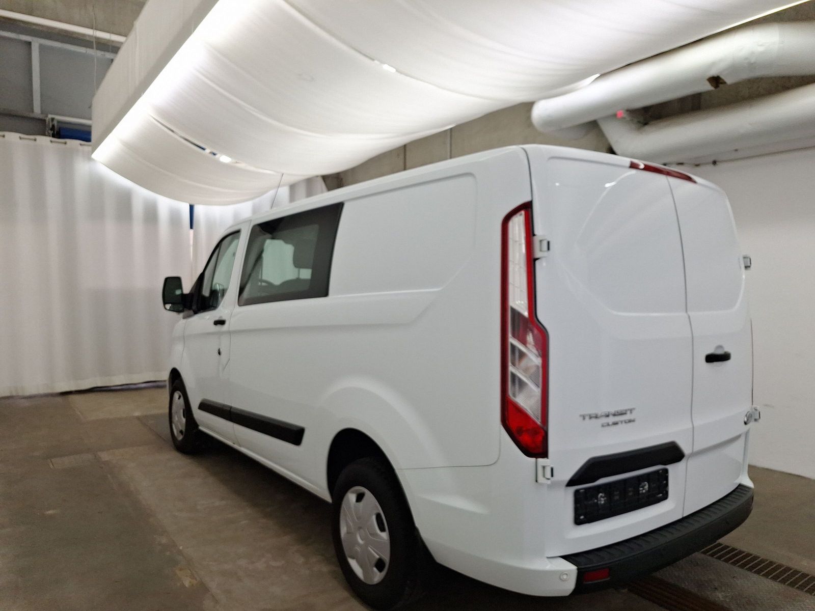 Fahrzeugabbildung Ford Transit Custom DOKA Kasten 300 L1 Trend 6-Sitzer