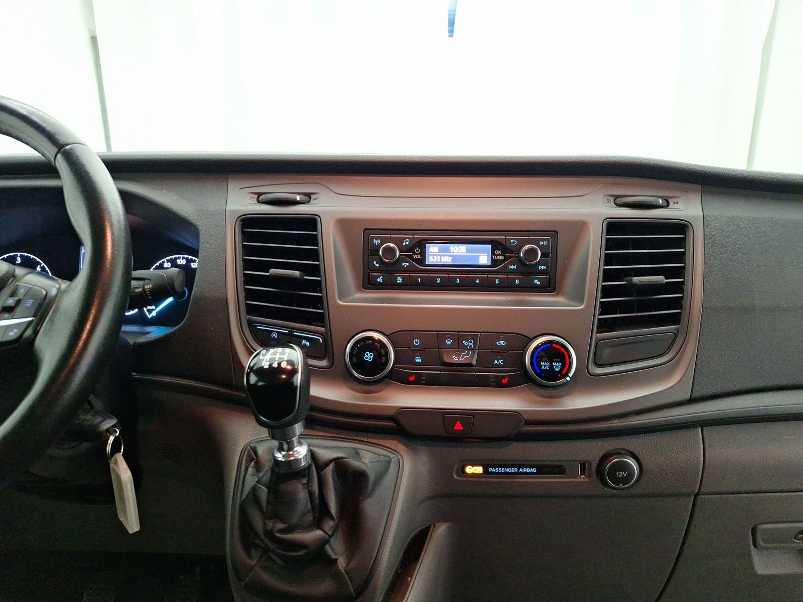 Fahrzeugabbildung Ford Transit Custom DOKA Kasten 300 L1 Trend 6-Sitzer