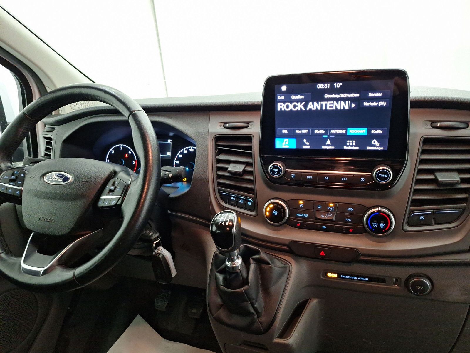 Fahrzeugabbildung Ford Transit Custom Kombi 340 L2 Trend 9-Sitzer Navi
