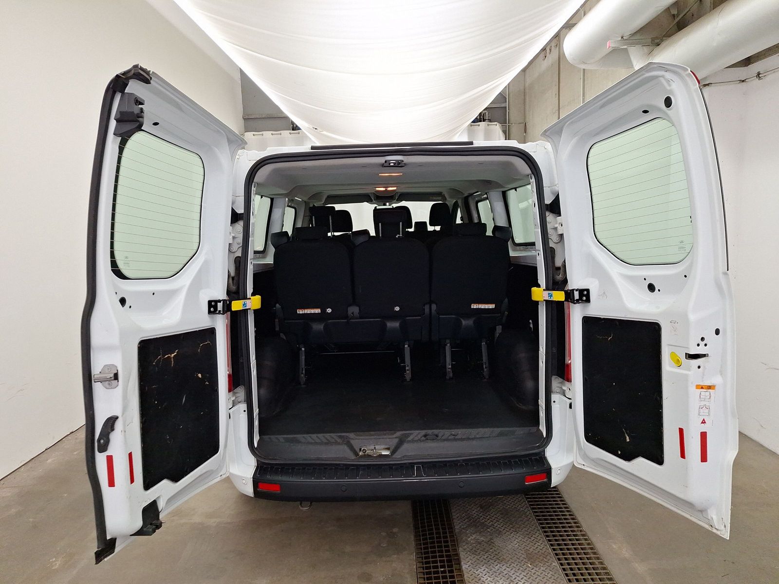 Fahrzeugabbildung Ford Transit Custom Kombi 340 L2 Trend 9-Sitzer Navi