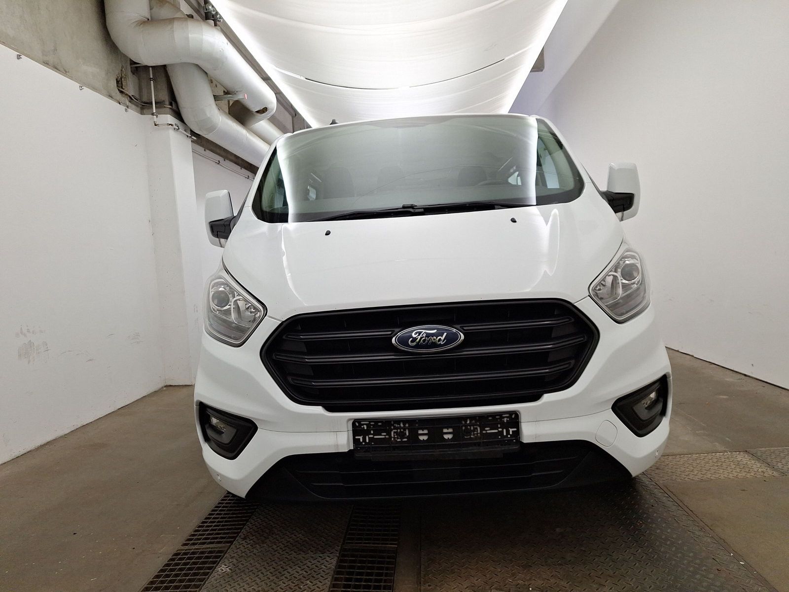 Fahrzeugabbildung Ford Transit Custom Kombi 340 L2 Trend 9-Sitzer Navi