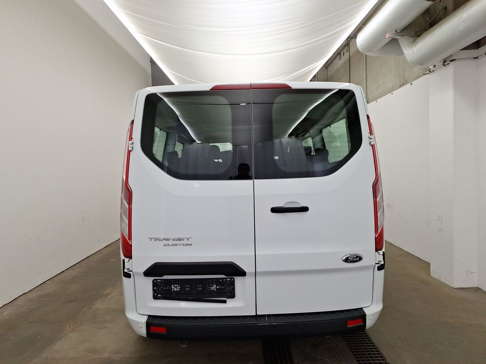 Fahrzeugabbildung Ford Transit Custom Kombi 340 L2 Trend 9-Sitzer Navi