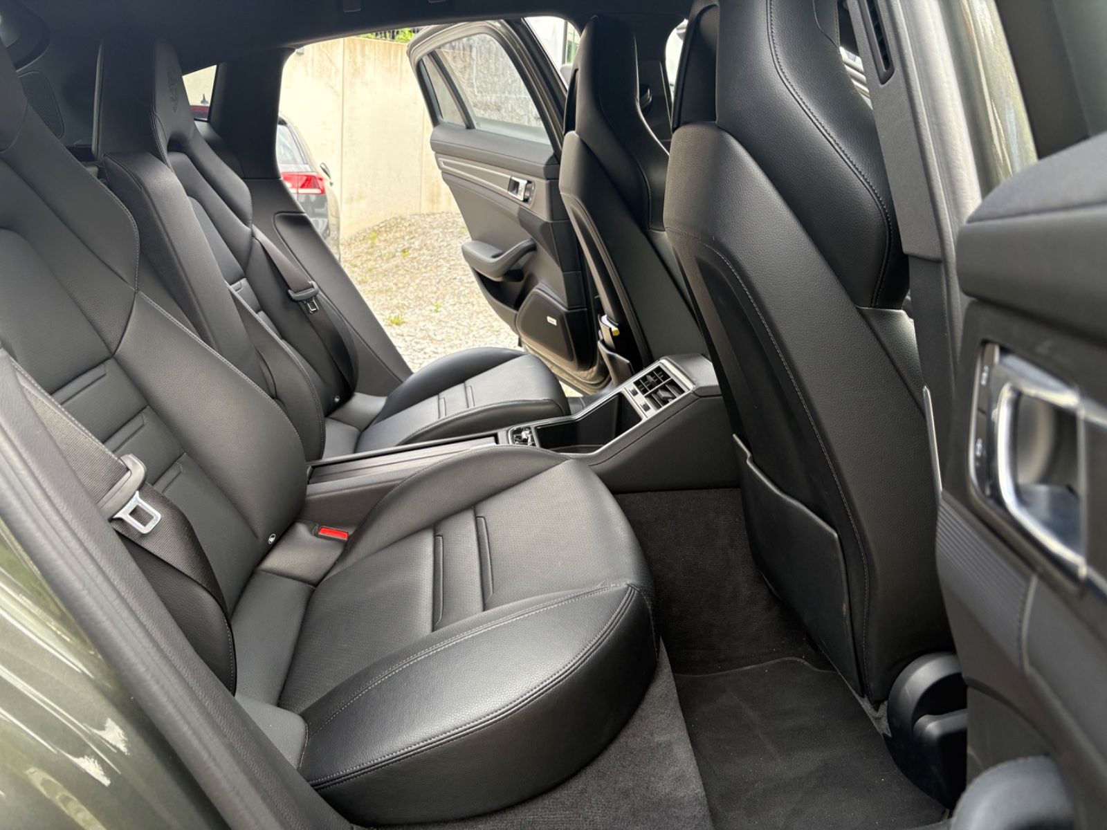 Fahrzeugabbildung Porsche Panamera 4 Platinum Edition AHK PANO Vierradlenk