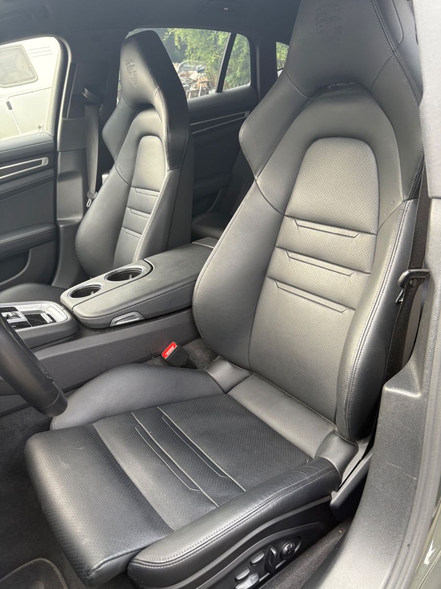 Fahrzeugabbildung Porsche Panamera 4 Platinum Edition AHK PANO Vierradlenk