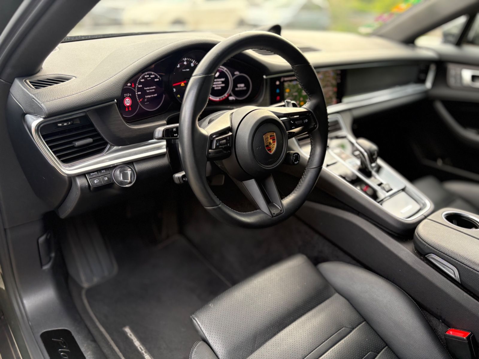 Fahrzeugabbildung Porsche Panamera 4 Platinum Edition AHK PANO Vierradlenk