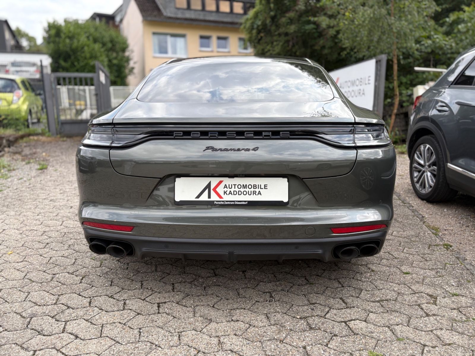 Fahrzeugabbildung Porsche Panamera 4 Platinum Edition AHK PANO Vierradlenk