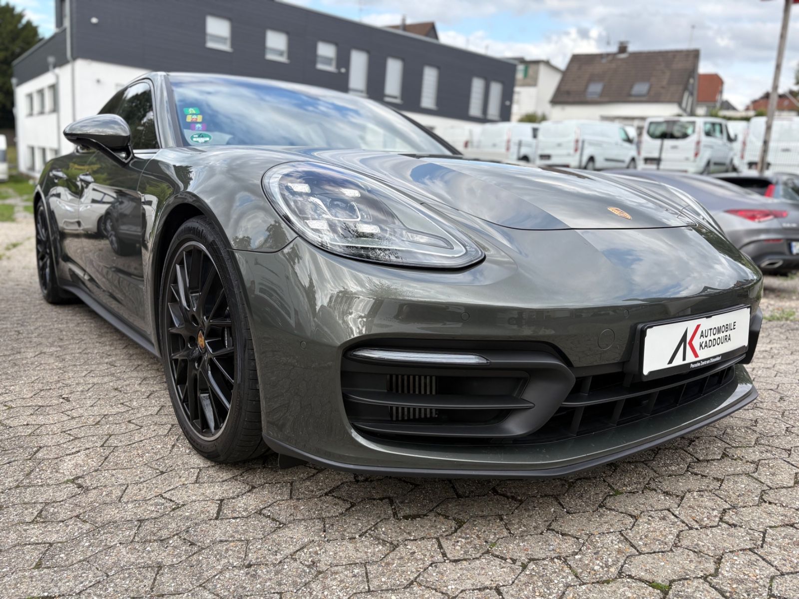 Fahrzeugabbildung Porsche Panamera 4 Platinum Edition AHK PANO Vierradlenk