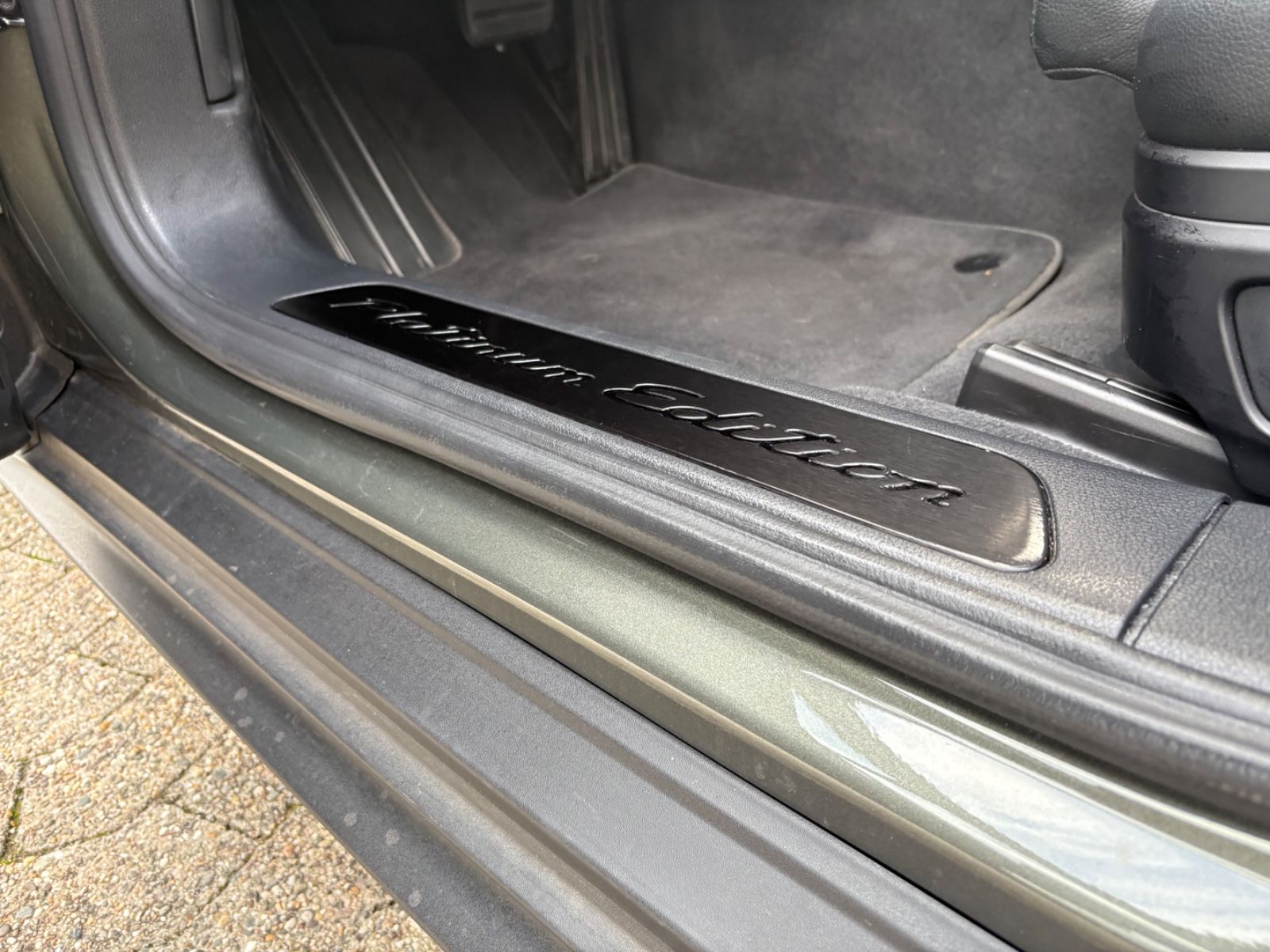 Fahrzeugabbildung Porsche Panamera 4 Platinum Edition AHK PANO Vierradlenk