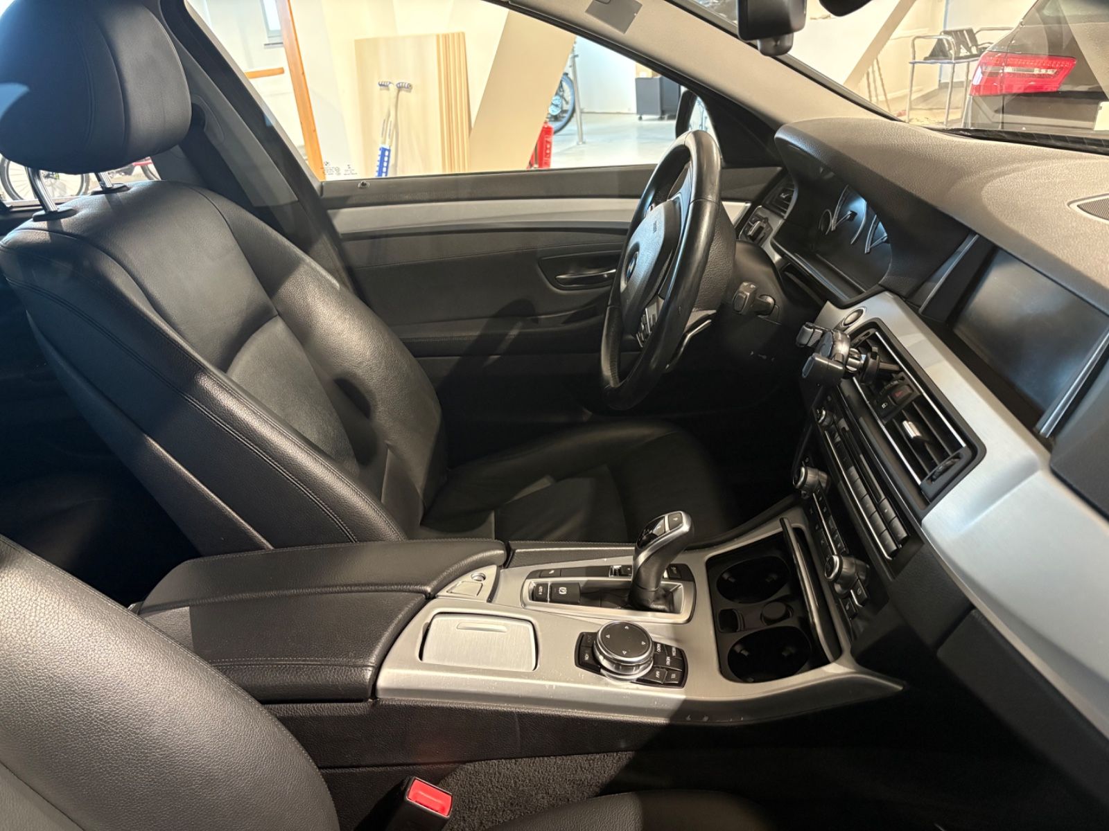 Fahrzeugabbildung BMW 525d Touring Leder Navi Xenon