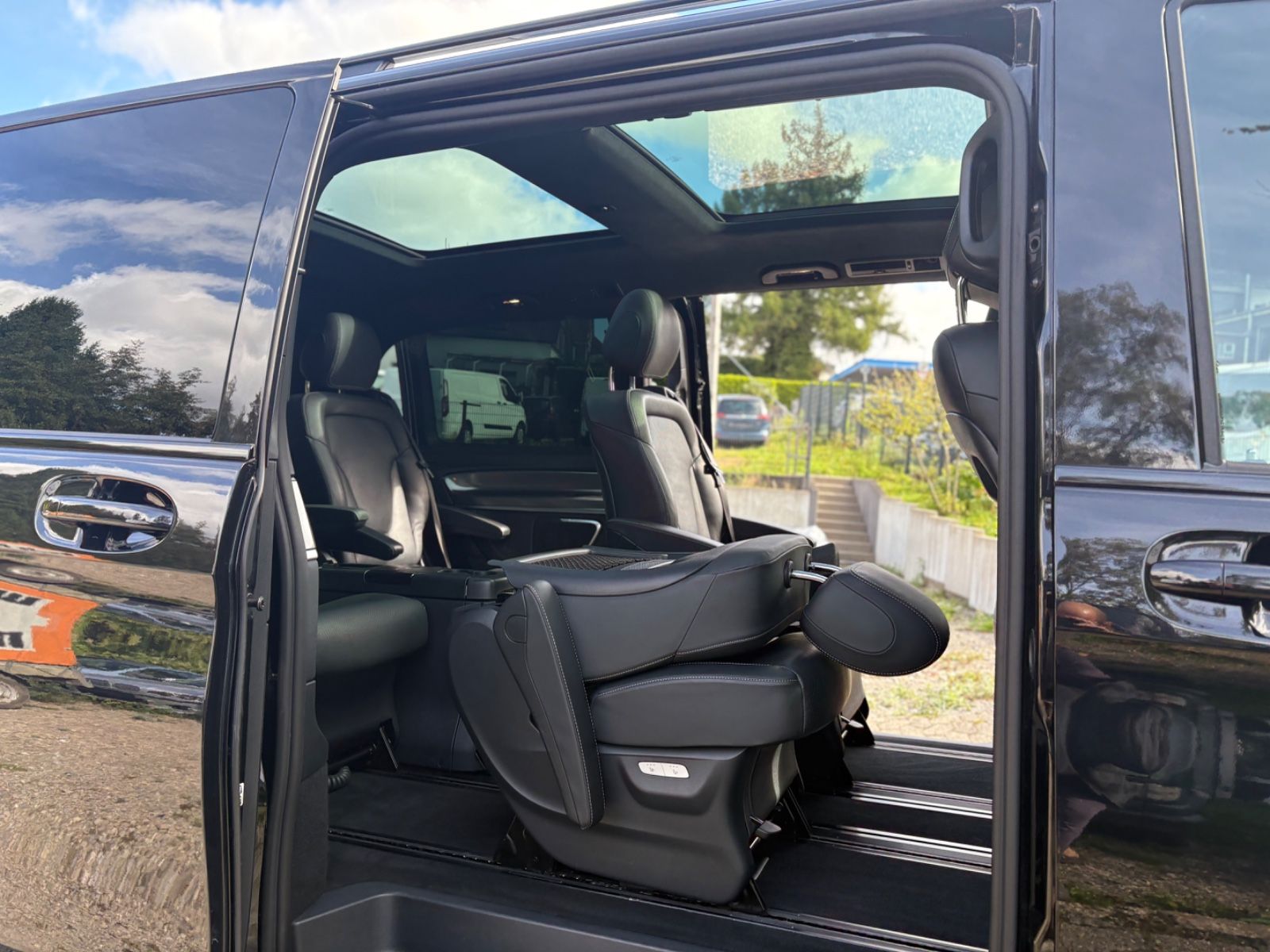 Fahrzeugabbildung Mercedes-Benz V 250 d EXCLUSIVE EDITION 4MATIC