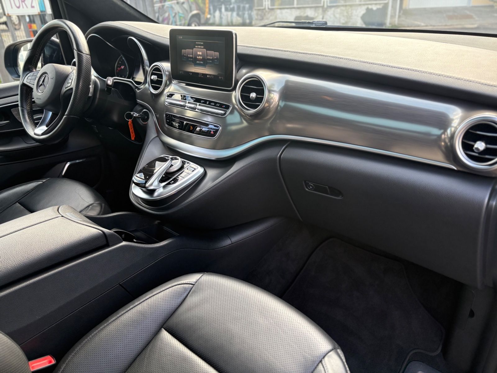 Fahrzeugabbildung Mercedes-Benz V 250 d EXCLUSIVE EDITION 4MATIC
