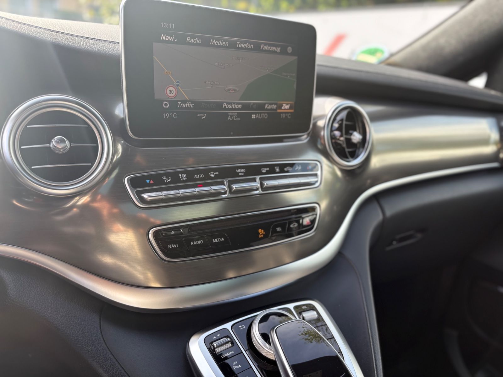 Fahrzeugabbildung Mercedes-Benz V 250 d EXCLUSIVE EDITION 4MATIC