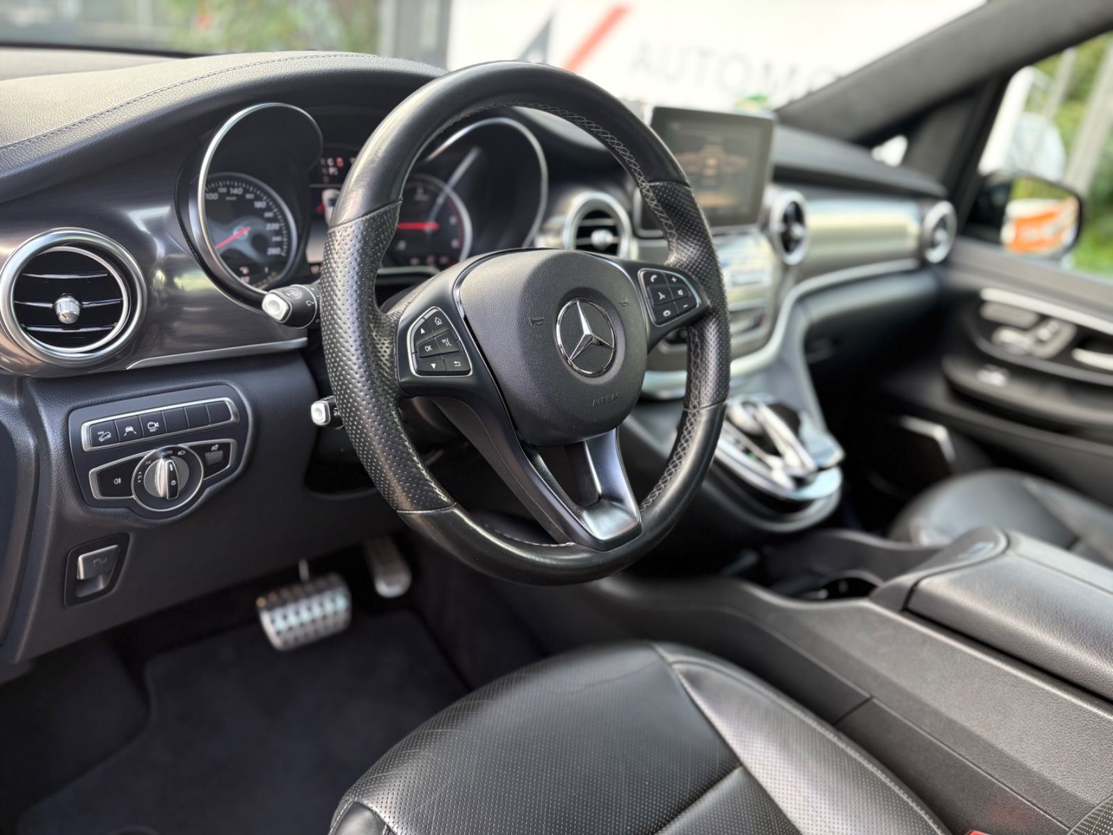 Fahrzeugabbildung Mercedes-Benz V 250 d EXCLUSIVE EDITION 4MATIC