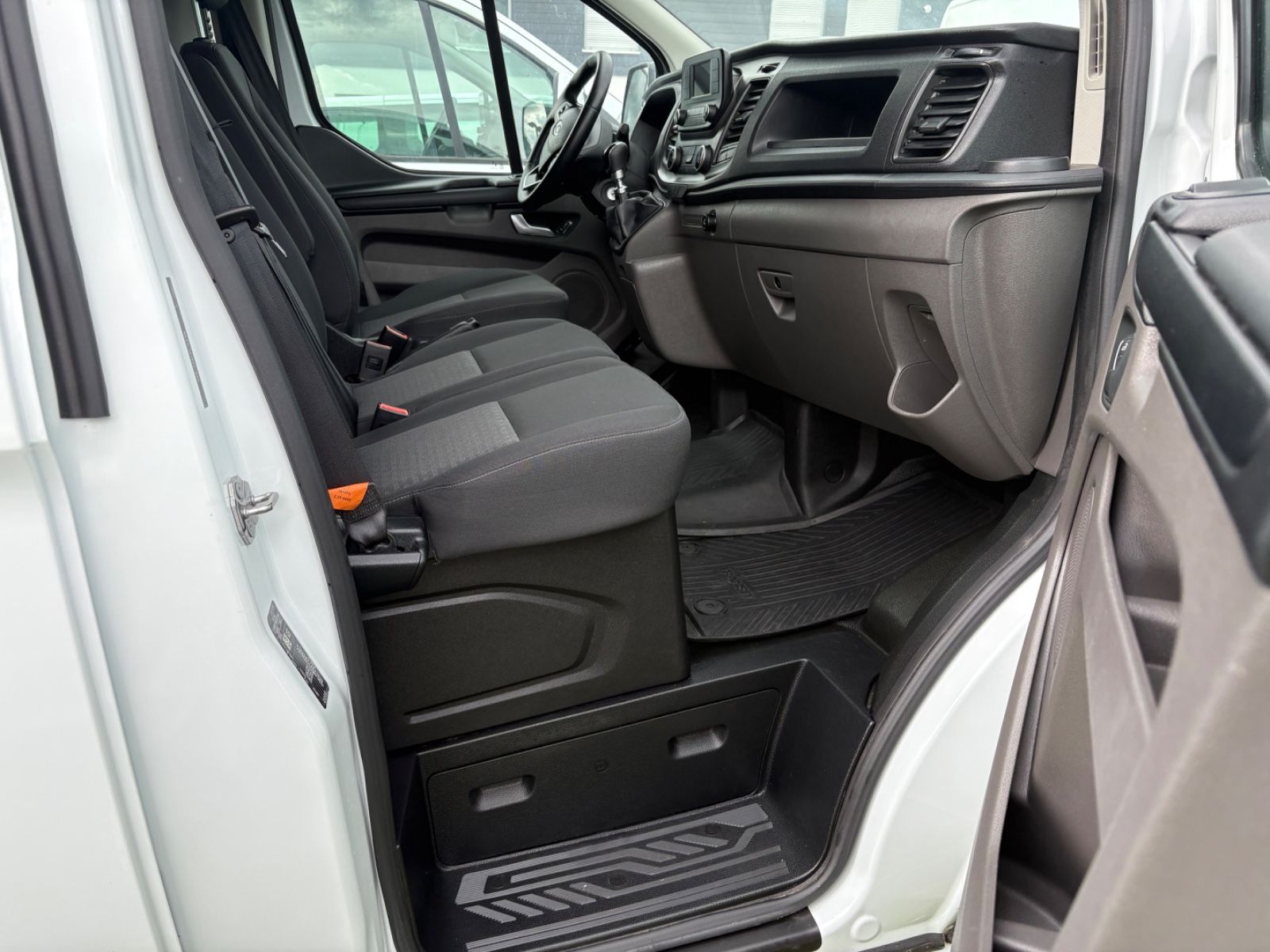 Fahrzeugabbildung Ford Transit Custom Kasten L2 Trend Rückfahrkamera