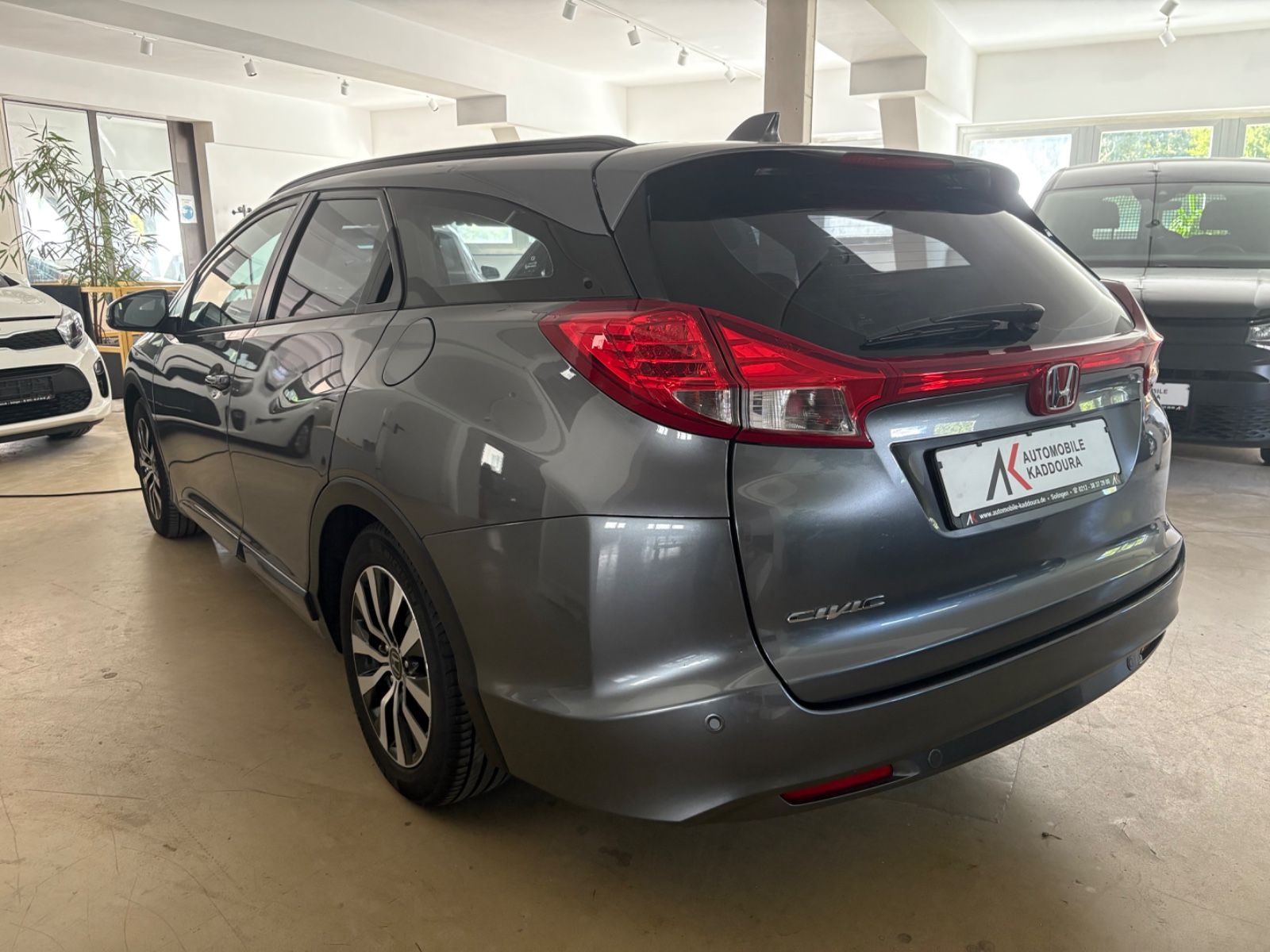 Fahrzeugabbildung Honda Civic Tourer Comfort sehr sauber Vollscheckheft