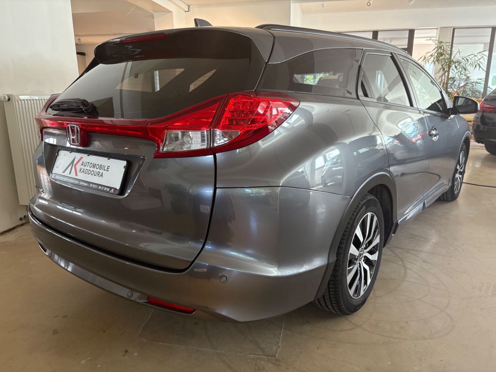 Fahrzeugabbildung Honda Civic Tourer Comfort sehr sauber Vollscheckheft