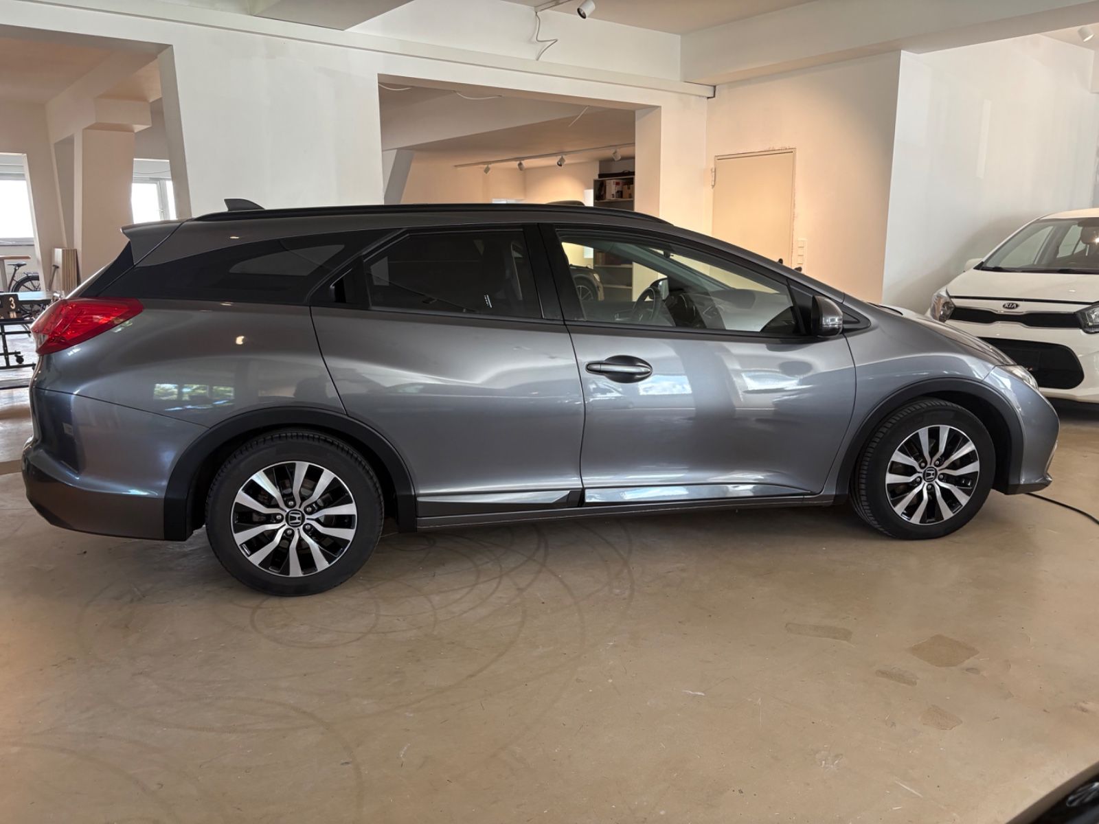 Fahrzeugabbildung Honda Civic Tourer Comfort sehr sauber Vollscheckheft