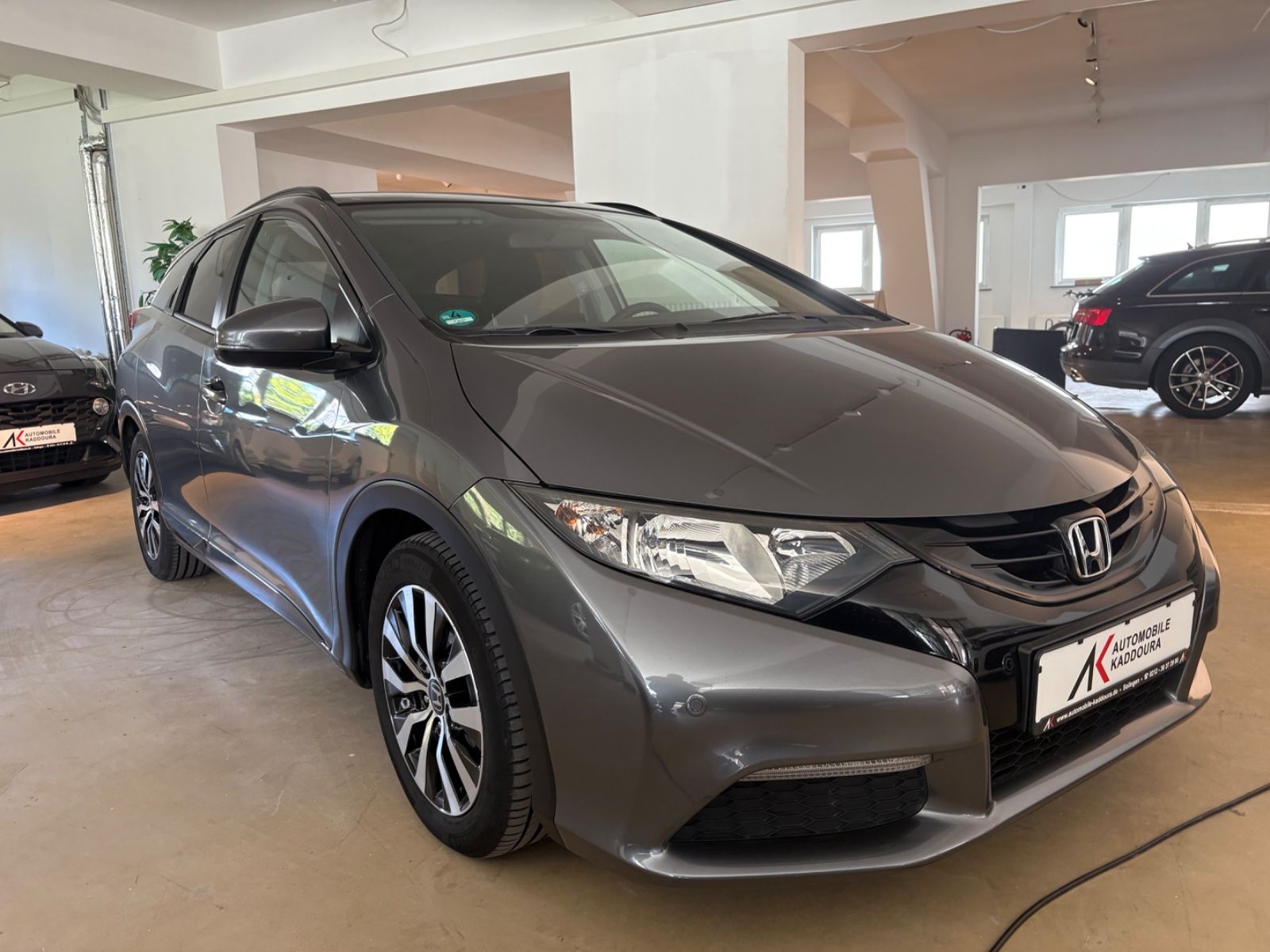 Fahrzeugabbildung Honda Civic Tourer Comfort sehr sauber Vollscheckheft