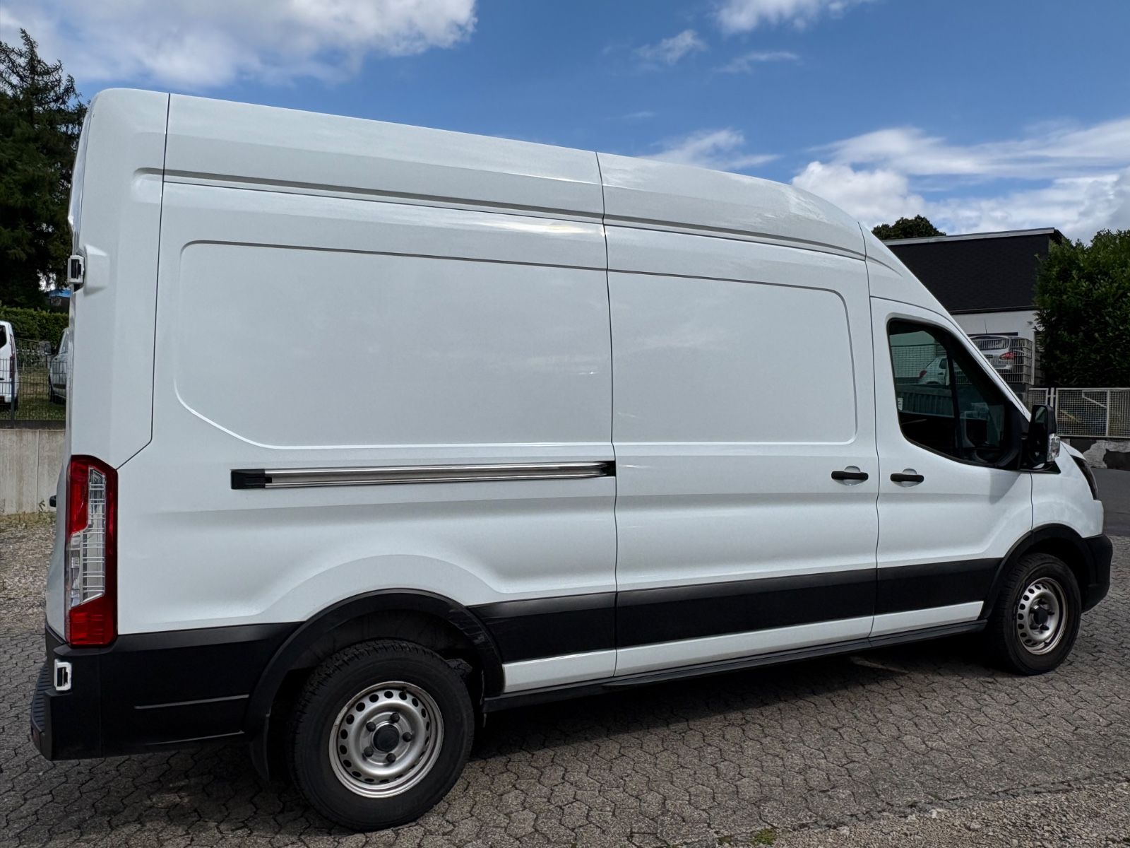 Fahrzeugabbildung Ford Transit Kasten 350 L3 Trend