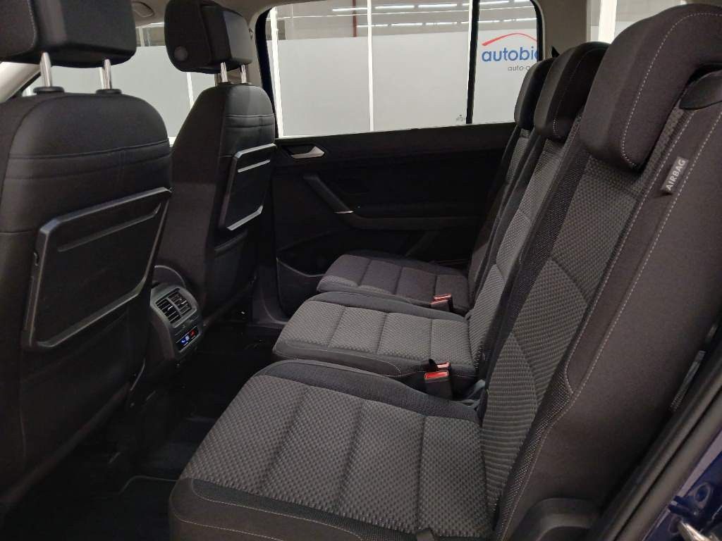Fahrzeugabbildung Volkswagen Touran Comfortline Panorama Kamera AHK ACC 7Sitz