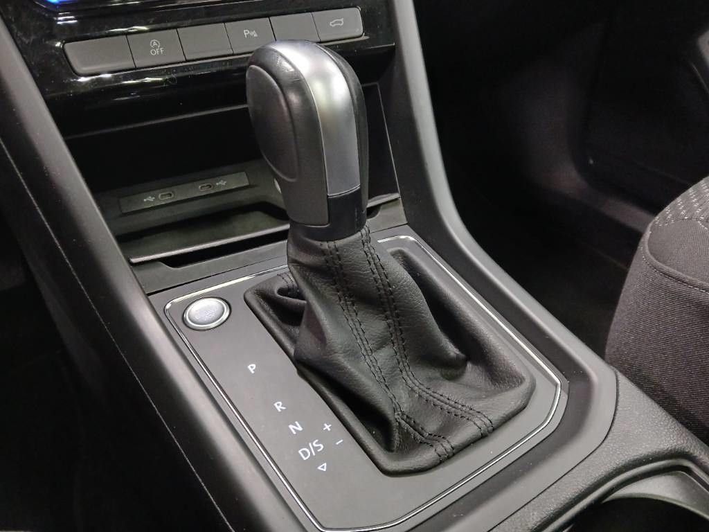 Fahrzeugabbildung Volkswagen Touran Comfortline Panorama Kamera AHK ACC 7Sitz