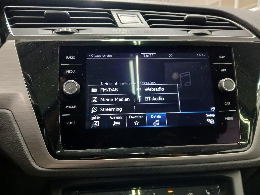 Fahrzeugabbildung Volkswagen Touran Comfortline Panorama Kamera AHK ACC 7Sitz