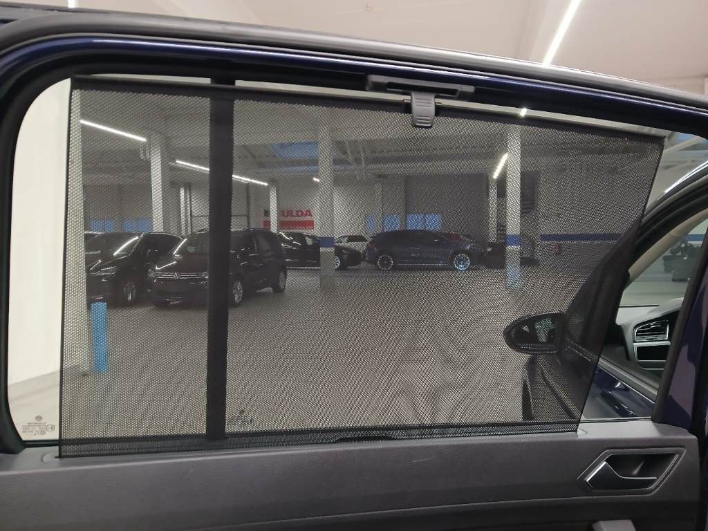 Fahrzeugabbildung Volkswagen Touran Comfortline Panorama Kamera AHK ACC 7Sitz