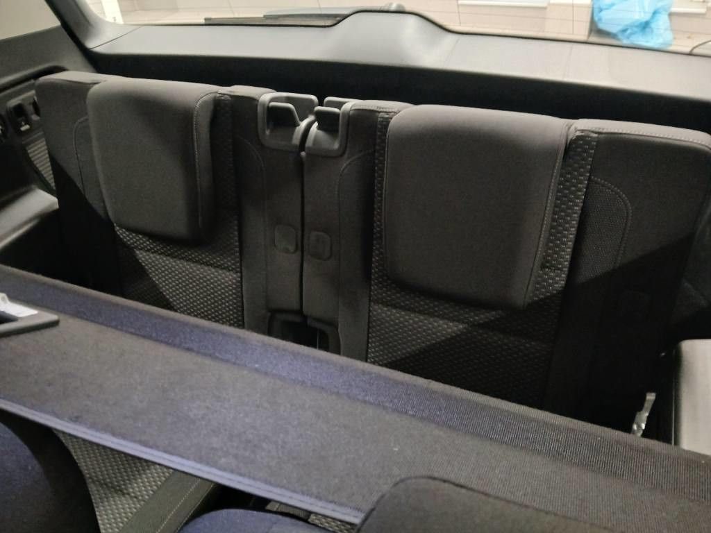 Fahrzeugabbildung Volkswagen Touran Comfortline Panorama Kamera AHK ACC 7Sitz
