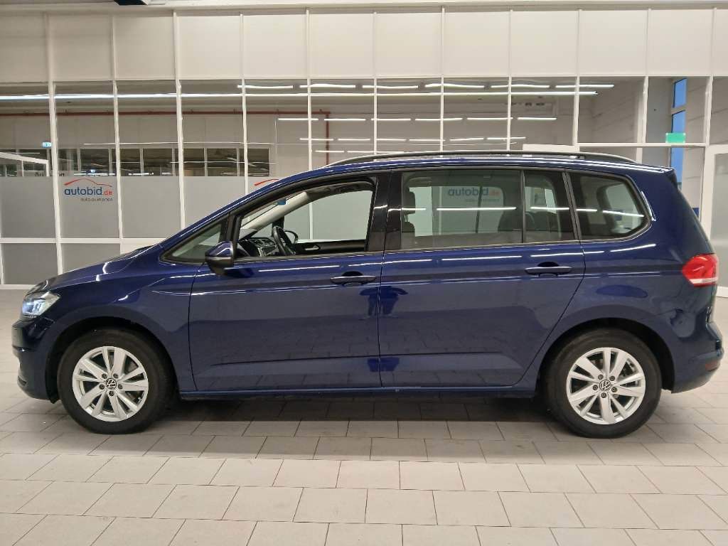 Fahrzeugabbildung Volkswagen Touran Comfortline Panorama Kamera AHK ACC 7Sitz