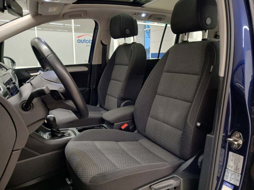 Fahrzeugabbildung Volkswagen Touran Comfortline Panorama Kamera AHK ACC 7Sitz