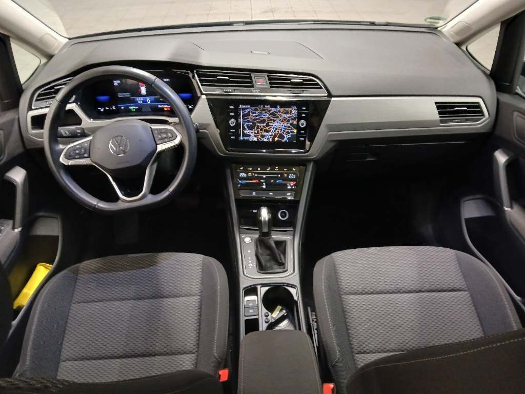 Fahrzeugabbildung Volkswagen Touran Comfortline Panorama Kamera AHK ACC 7Sitz