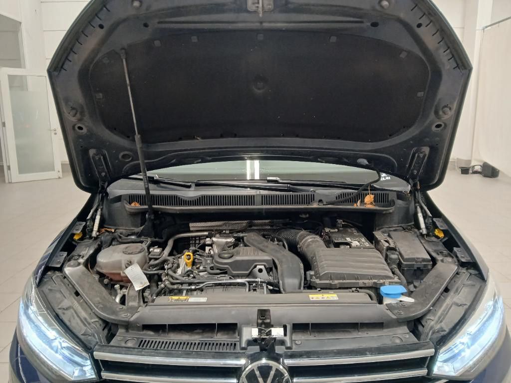 Fahrzeugabbildung Volkswagen Touran Comfortline Panorama Kamera AHK ACC 7Sitz