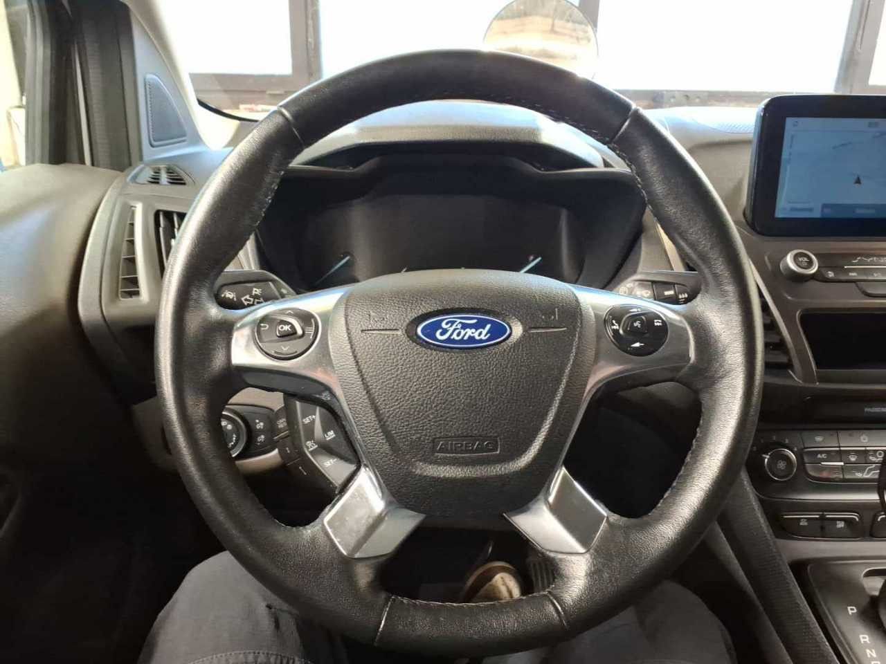 Fahrzeugabbildung Ford Transit Connect Kombi lang Trend Aut. Kamera PDC