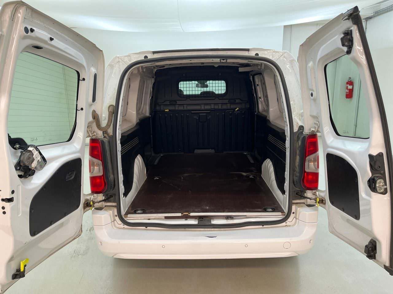 Fahrzeugabbildung Opel Combo E Cargo Edition erhöhte Nutzlast XL 3-Sitz