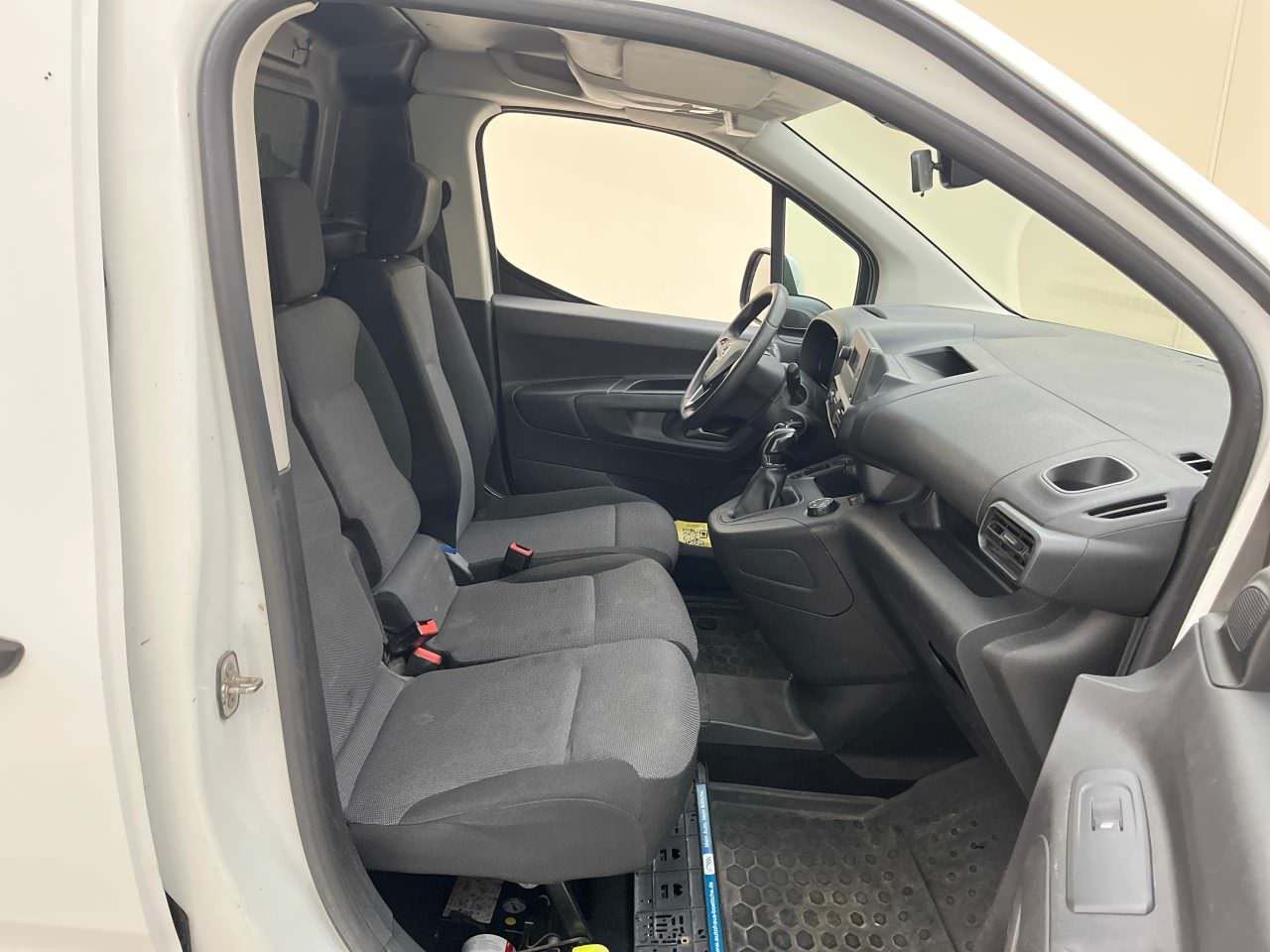 Fahrzeugabbildung Opel Combo E Cargo Edition erhöhte Nutzlast XL 3-Sitz