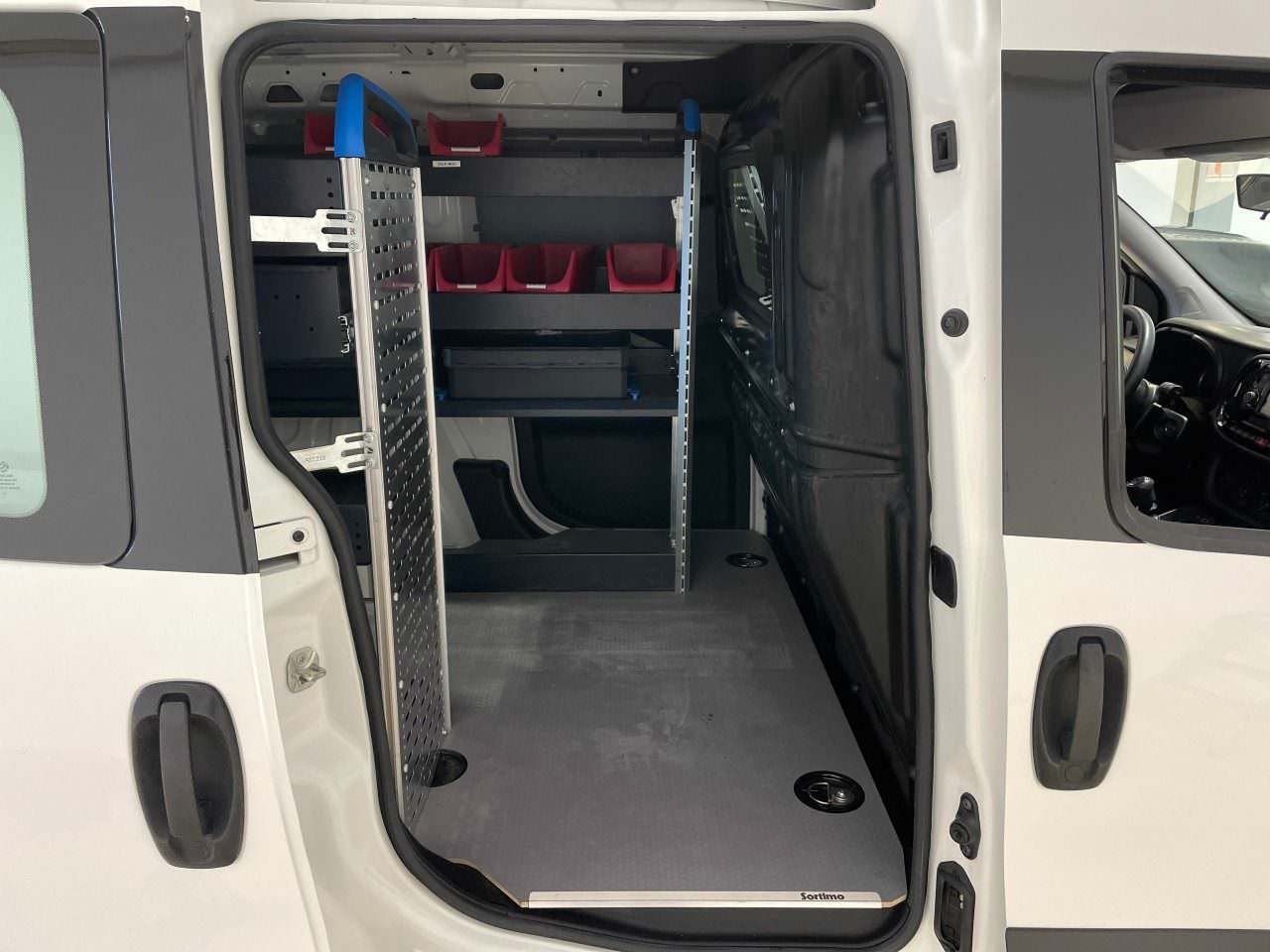 Fahrzeugabbildung Fiat Doblo SX Kasten Erdgas + Benzin!!! SORTIMO