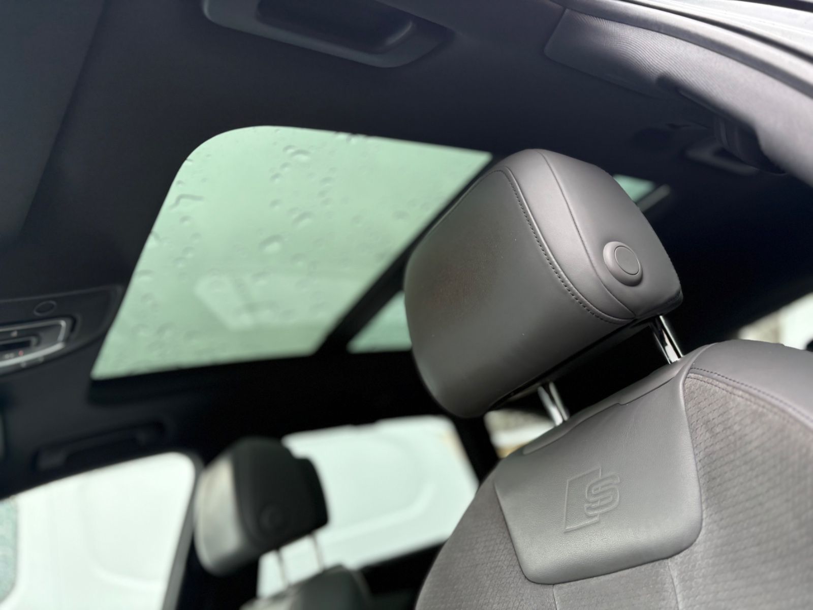 Fahrzeugabbildung Audi A4 Avant S line Panorama Head-Up Matrix Virtual