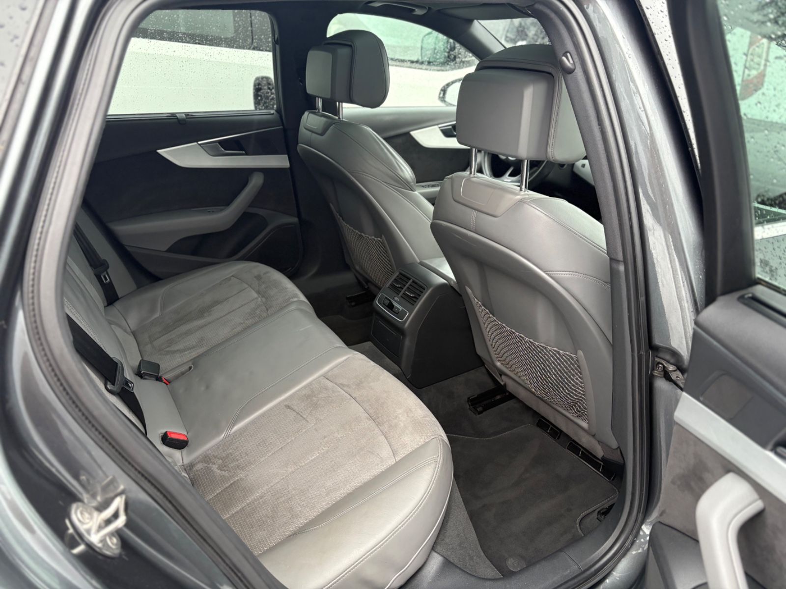 Fahrzeugabbildung Audi A4 Avant S line Panorama Head-Up Matrix Virtual