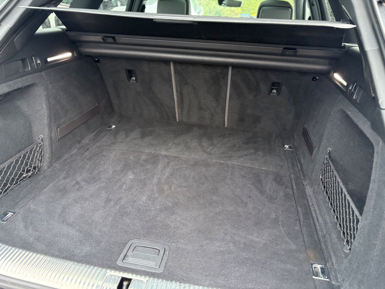 Fahrzeugabbildung Audi A4 Avant S line Panorama Head-Up Matrix Virtual