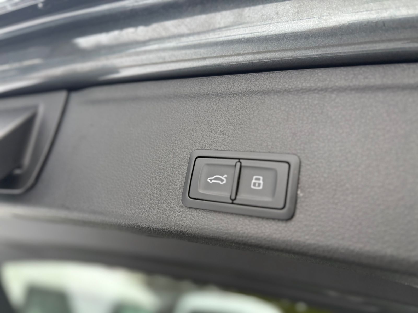 Fahrzeugabbildung Audi A4 Avant S line Panorama Head-Up Matrix Virtual