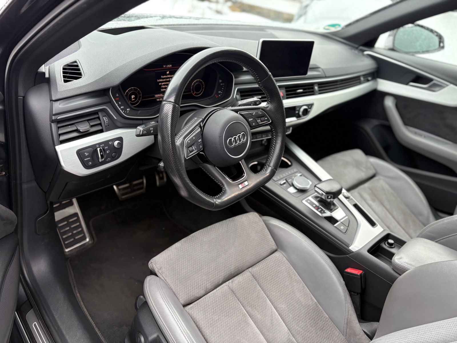 Fahrzeugabbildung Audi A4 Avant S line Panorama Head-Up Matrix Virtual