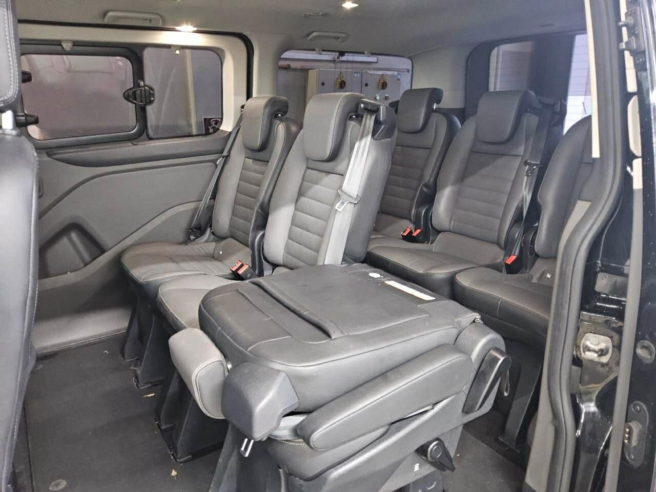 Fahrzeugabbildung Ford Tourneo Custom 320 L1 Titanium X Standhzg. AHK
