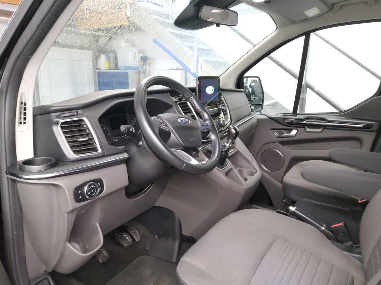 Fahrzeugabbildung Ford Tourneo Custom 320 L1 Tourneo Titanium