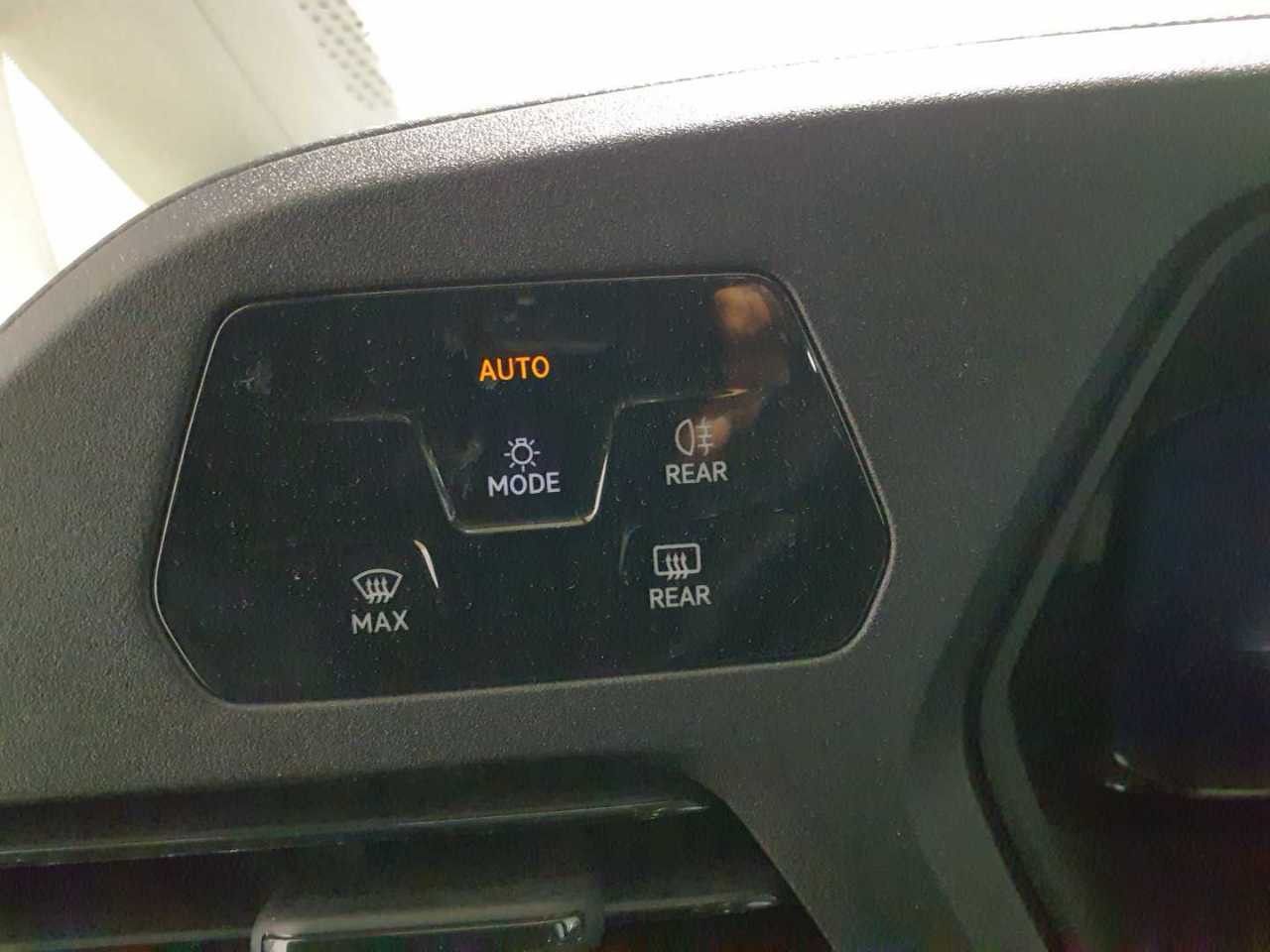 Fahrzeugabbildung Volkswagen Caddy Maxi 7-Sitzer Navi Sitzheizung Virtual PDC