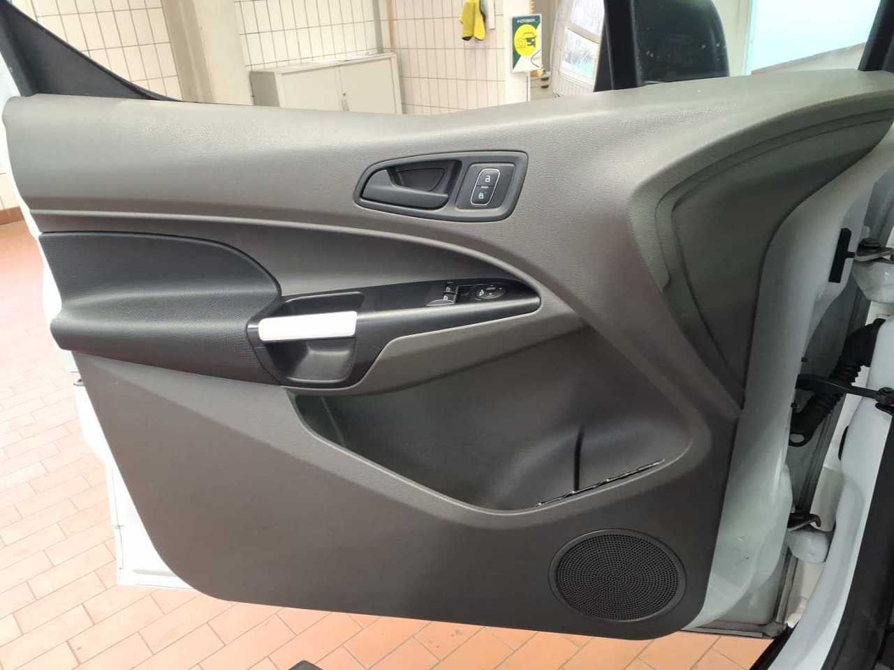 Fahrzeugabbildung Ford Transit Connect Kasten Trend Kamera SORTIMO